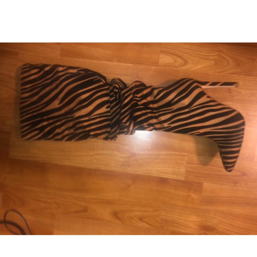 Ruched Tiger Stripe Stiletto Knee Boots - Picture 3 of 6